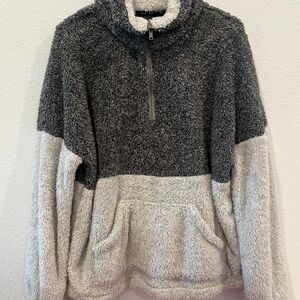 Doe & Rae Gray and White Fleece Pullover Medium Half Zip